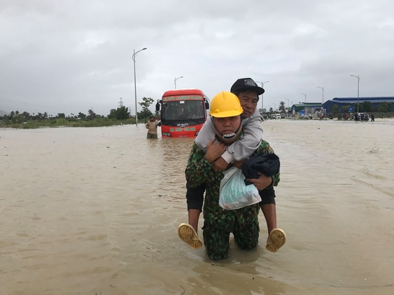 Khánh Hòa khẩn trương giúp nhân dân khắc phục hậu quả bão lũ